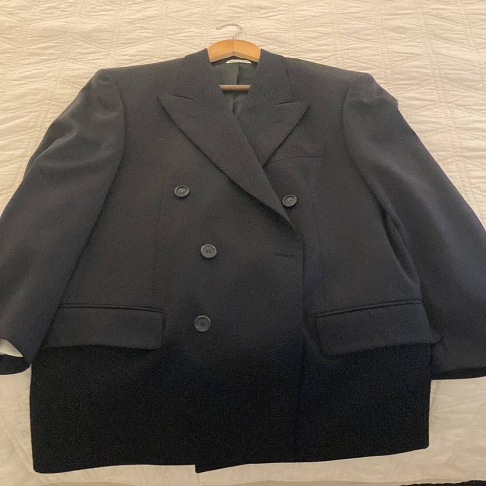 Chiavari suit jacket for men! Size 38R in pristine condition.